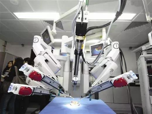 达芬奇手术机器人，让医学也进入了智能机器人时代